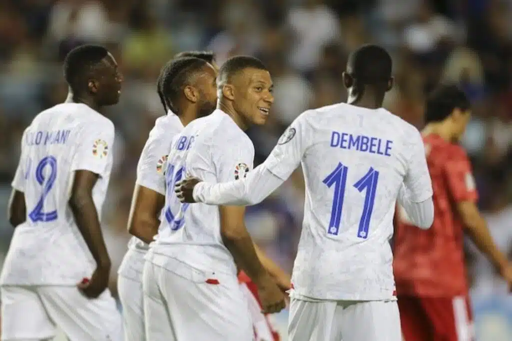 Vòng loại Euro 2024: Các cầu thủ Pháp ăn mừng trước Gibraltar